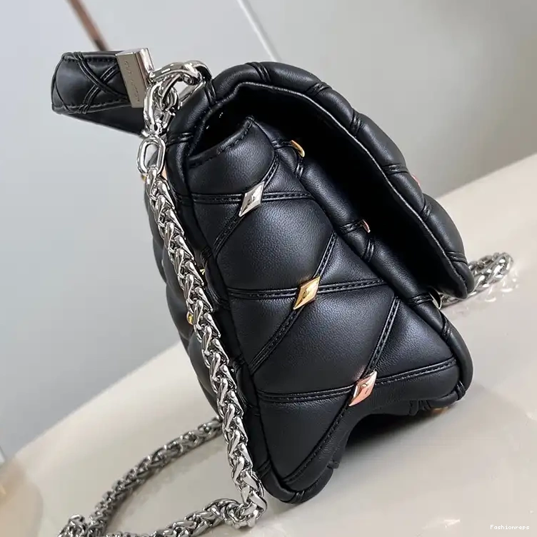 Fashionrepsfam ru LV 2405YA0008 Bags 0715